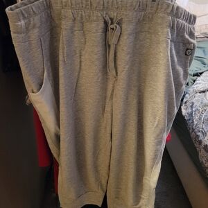 2 pair of livi Activewear capri sweats